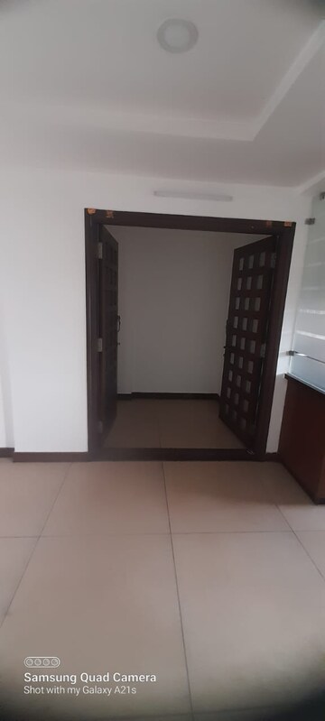 Room in 3 BHK Apartment at Banjara Hills – for Rent