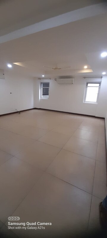 Room in 3 BHK Apartment at Banjara Hills – for Rent