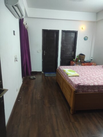 Bedroom in 3.5 BHK Apartment at Ajnara Homes, Sector 16b Greater Noida – for Rent