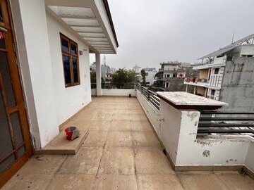 Balcony in 2 BHK Independent House at Gomti Nagar – for Rent