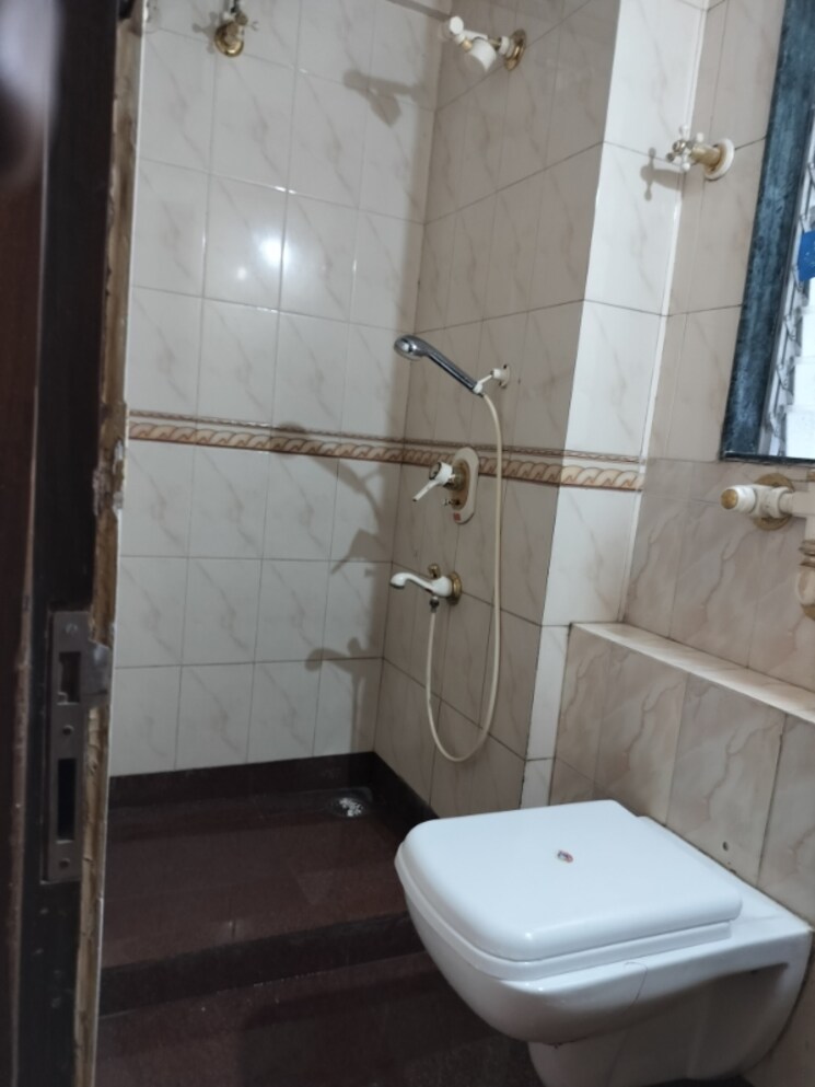 Bathroom, devansh-villa 2 Bedroom 750 Sq.Ft. Apartment In Bandra West Mumbai 8017357