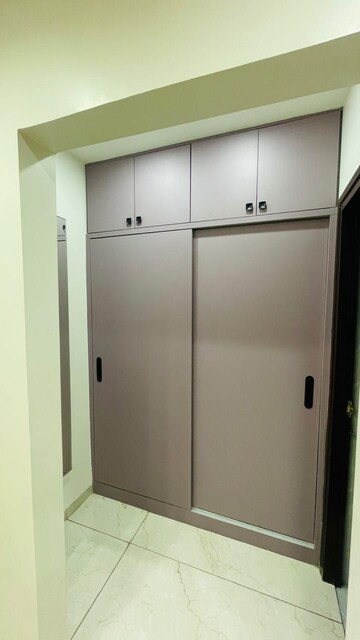 Furnished Amenities in 3 BHK Apartment at Rishita Manhattan, Gomti Nagar – for Rent