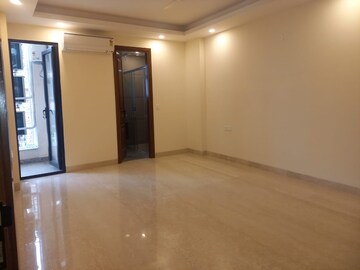 Room in 4 BHK Apartment at Greater Kailash ii – for Rent