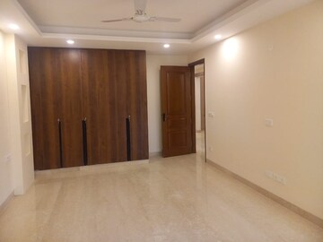 Room in 4 BHK Apartment at Greater Kailash ii – for Rent