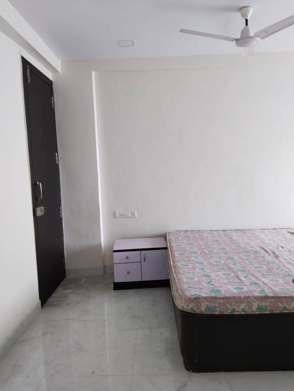 1 BHK + Study Room 450 Sq.Ft. Apartment in Usha Sadan Apartment