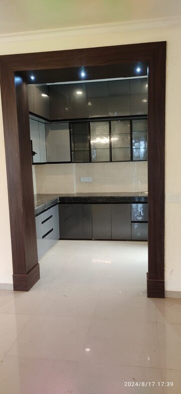 Kitchen in 3 BHK Apartment at Omaxe Waterscapes, Gomti Nagar – for Rent