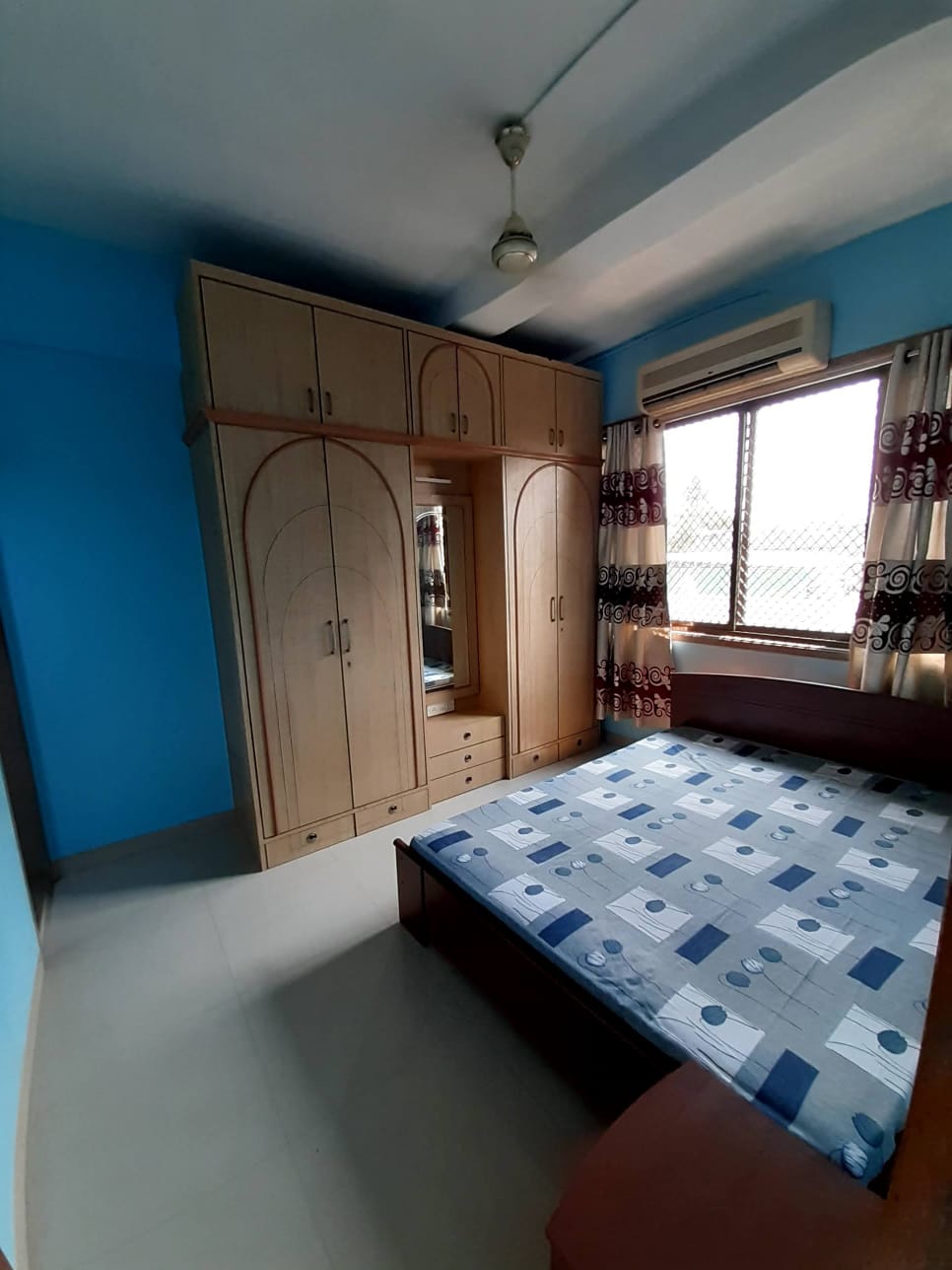 1.5 BHK + Extra Room Apartment For Sale in Colaba 