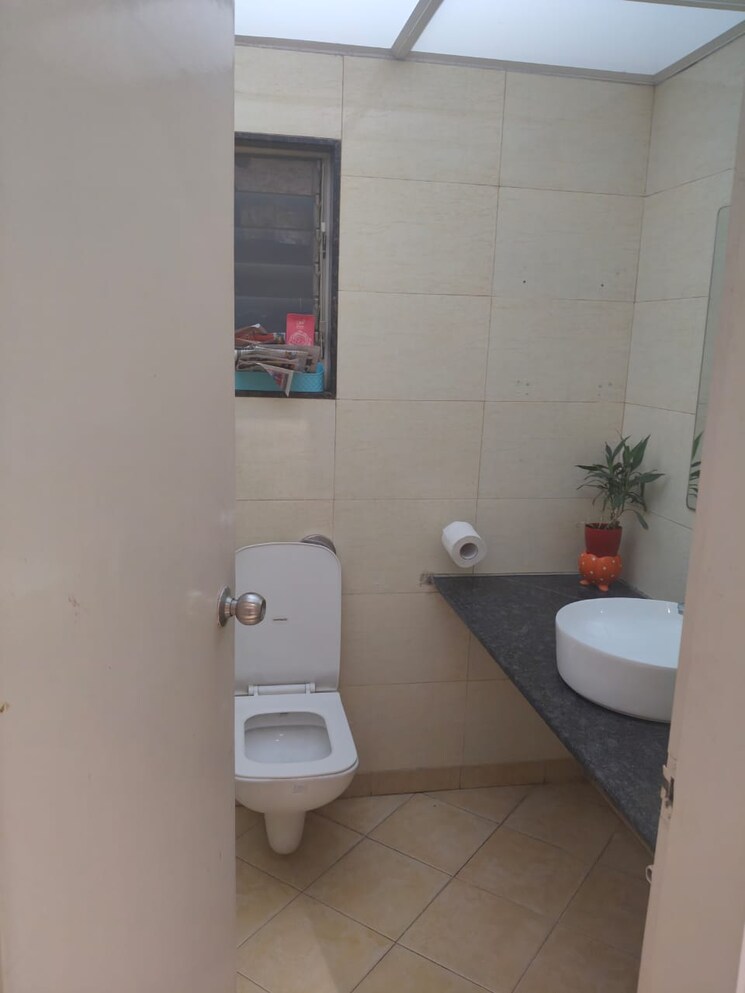 Bathroom, nyati-exotica 3 Bedroom 1500 Sq.Ft. Apartment In Mohammadwadi Pune 8017415