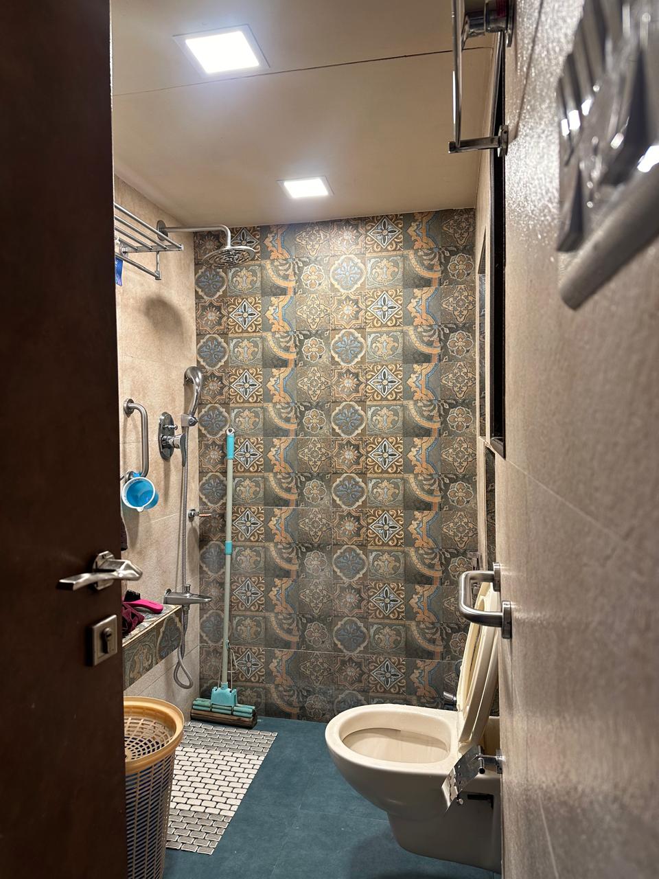 2 BHK + Extra Room Apartment For Sale in Colaba 