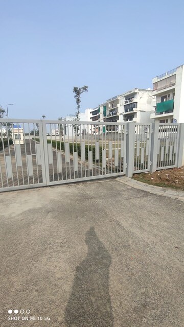  Plot For Sale in Sector 16