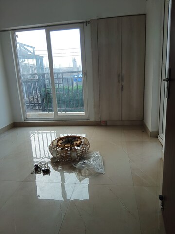 Room in 2 BHK Apartment at Ace Divino, Sector 1 Greater Noida – for Rent