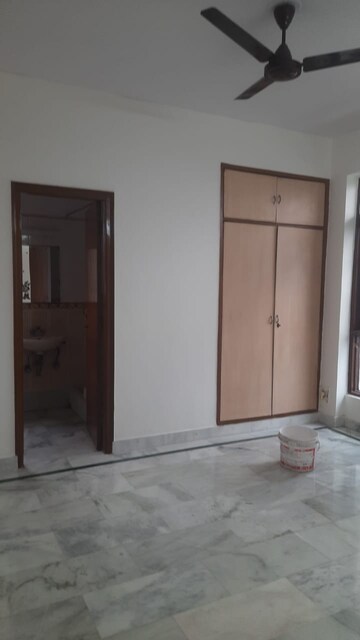 Room in 3 BHK Apartment at Sector 7 Dwarka – for Rent