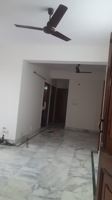 Room in 3 BHK Apartment at Sector 7 Dwarka – for Rent