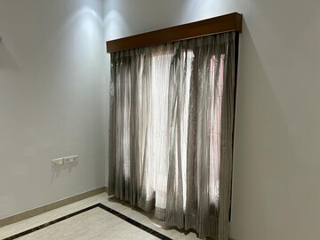 Room in 3 BHK Independent House at Sector 43 – for Rent