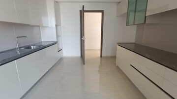 Room in 3 BHK Apartment at Piramal Aranya, Byculla – for Rent