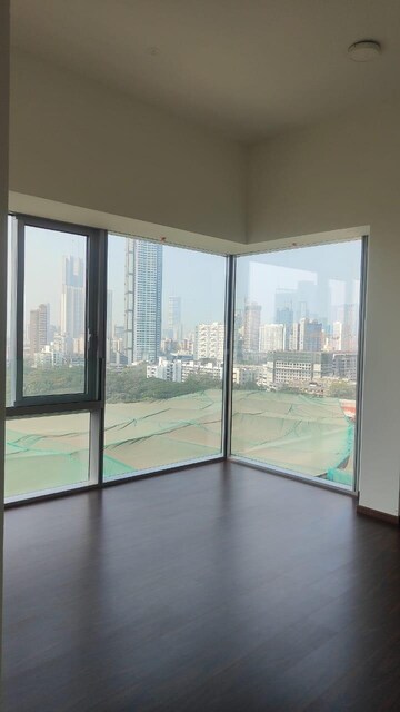 Room in 3 BHK Apartment at Piramal Aranya, Byculla – for Rent