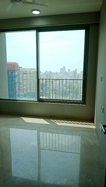 Room in 6 BHK Apartment at Oberoi Sky City, Borivali East – for Sale