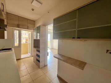 Room in 2.5 BHK Apartment at Bhartiya Nikoo Homes, Thanisandra Main Road – for Rent