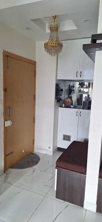 Room in 3 BHK Apartment at Mantri Lithos, Thanisandra – for Rent