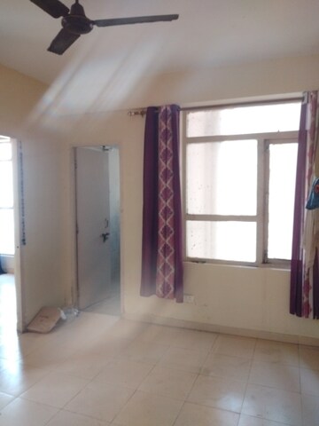 Room in 3 BHK Apartment at Auric City Homes, Sector 82 – for Rent