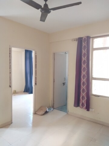 Room in 3 BHK Apartment at Auric City Homes, Sector 82 – for Rent