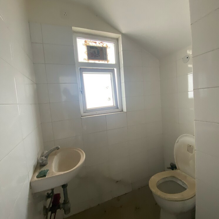 Bathroom, bptp-parklands-villa 3.5 Bedroom 350 Sq.Yd. Villa In Sector 88 Faridabad 8018413