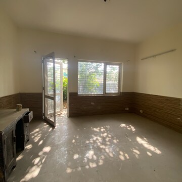 Room in 3.5 BHK Villa at BPTP Parklands Villa, Sector 88 – for Sale