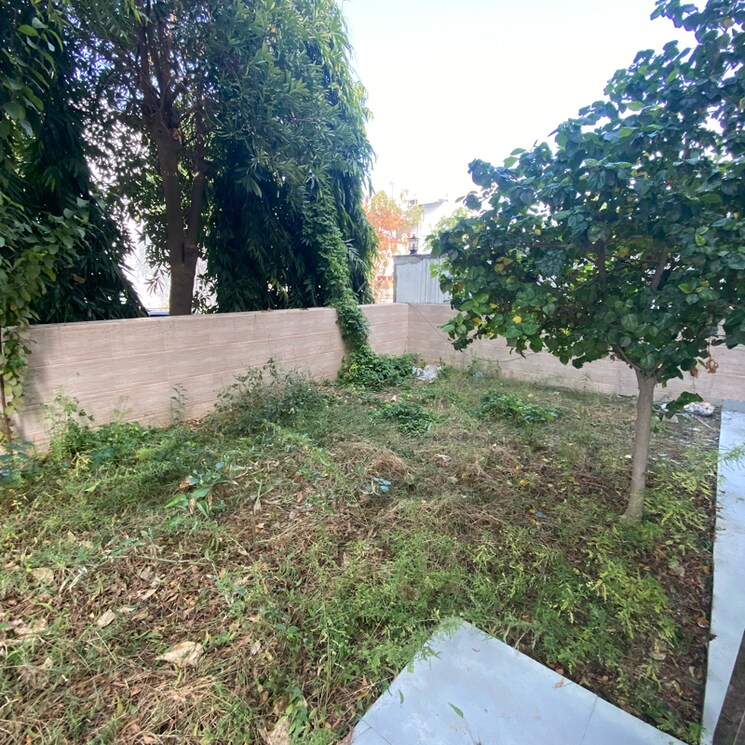 Garden, bptp-parklands-villa 3.5 Bedroom 350 Sq.Yd. Villa In Sector 88 Faridabad 8018413