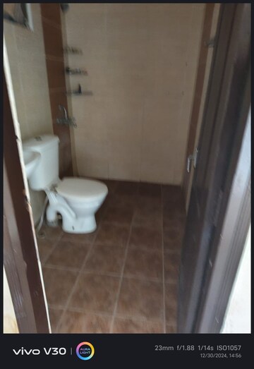 Attached Bathroom in 2 BHK Apartment at Gomti Nagar – for Rent