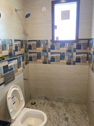 Bathroom in 1 RK Builder Floor at Sector 23 – for Rent