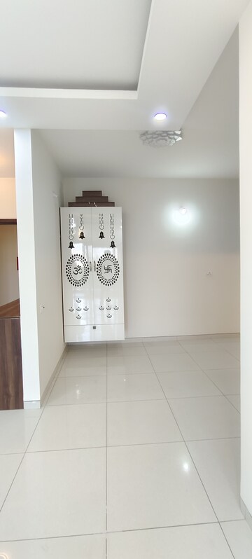 Room in 2 BHK Apartment at Century Breeze, Jakkuru – for Rent