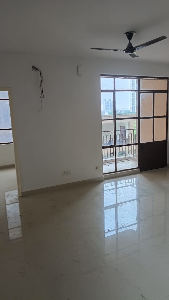 2 BHK + Extra Room Apartment For Sale in Signature Global Synera