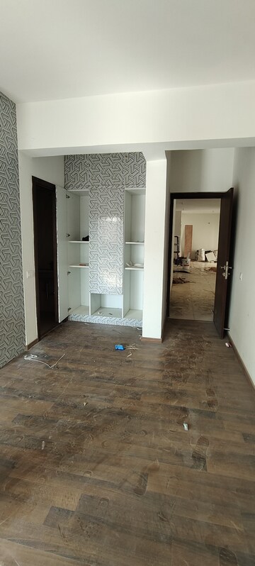 Room in 3 BHK Apartment at Century Breeze, Jakkuru – for Rent