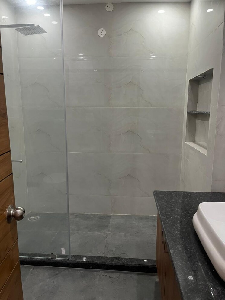 Bathroom, sector 23 3 Bedroom 360 Sq.Yd. Builder Floor In Sector 23 Gurgaon 8018587