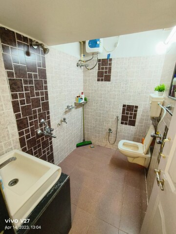 Master Bedroom in 2 BHK Apartment at New Mhada Colony, Powai – for Rent