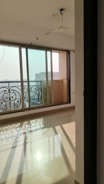 Room in 2 BHK Apartment at Fairmont Palazo, Santacruz East – for Rent