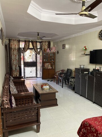 Living Room in 3 BHK Apartment at Dilshad Garden – for Rent