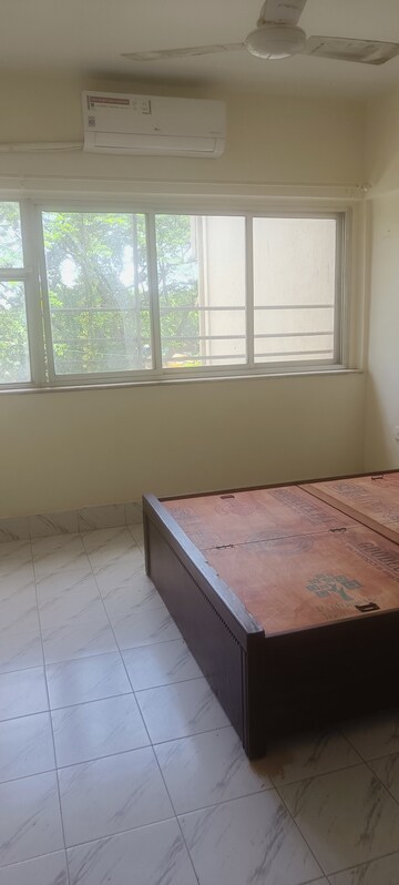 Room in 2 BHK Apartment at Cuffe Parade – for Sale