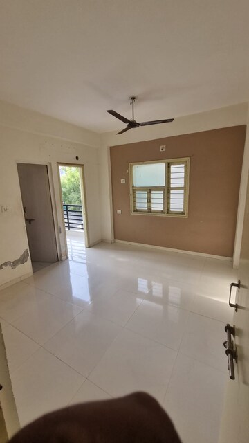 Room in 3 BHK Apartment at Sola – for Rent