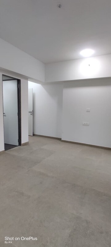 Room in 3 BHK Apartment at Kanakia Silicon Valley, Powai – for Rent