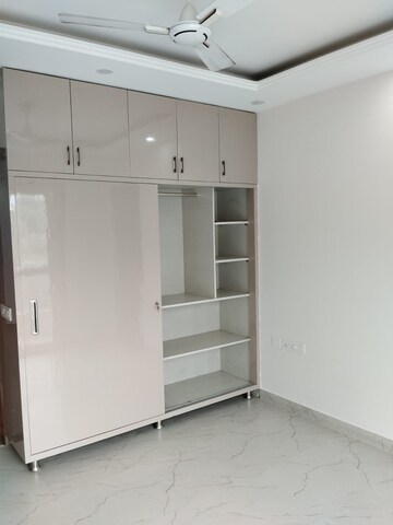 Room in 3 BHK Apartment at Sector 45 – for Rent