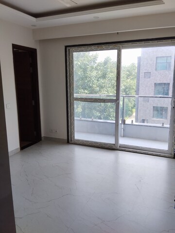 Room in 3 BHK Apartment at Sector 45 – for Rent