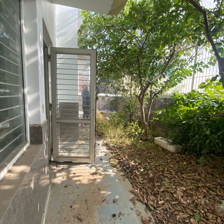 Garden, bptp-parklands-villa 3.5 Bedroom 350 Sq.Yd. Villa In Sector 88 Faridabad 8018879