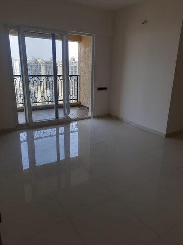 Room in 2 BHK Apartment at Nyati Evolve 1, Magarpatta City – for Rent