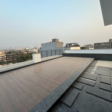 Balcony in 3 BHK Builder Floor at Ansal Sushant Lok I, Sector 43 – for Rent