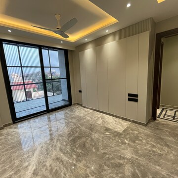Room in 3 BHK Builder Floor at Ansal Sushant Lok I, Sector 43 – for Rent