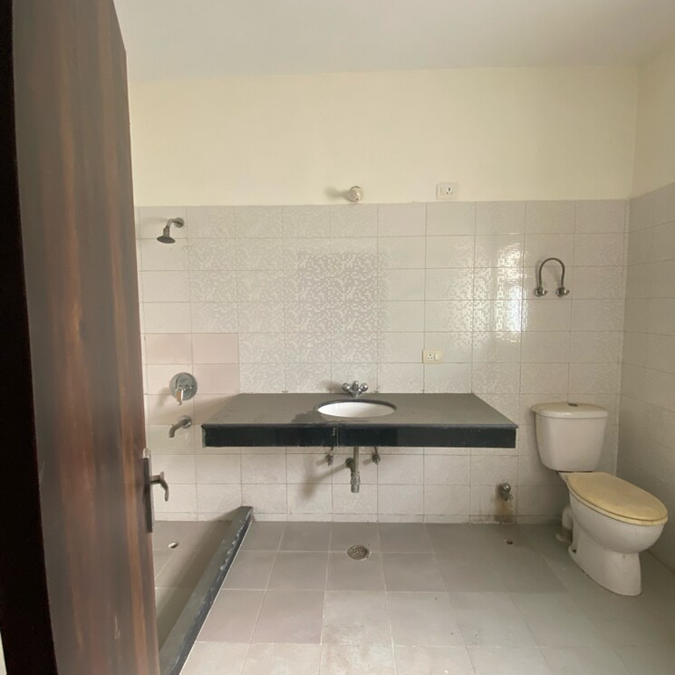 Attached Bathroom, bptp-parklands-villa 3.5 Bedroom 350 Sq.Yd. Villa In Sector 88 Faridabad 8018947