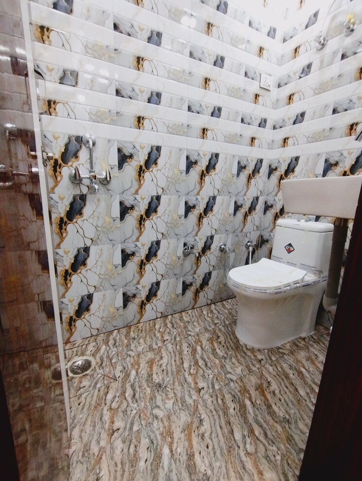Bathroom, uttam nagar west 2 Bedroom 550 Sq.Ft. Builder Floor In Uttam Nagar West Delhi 8018991
