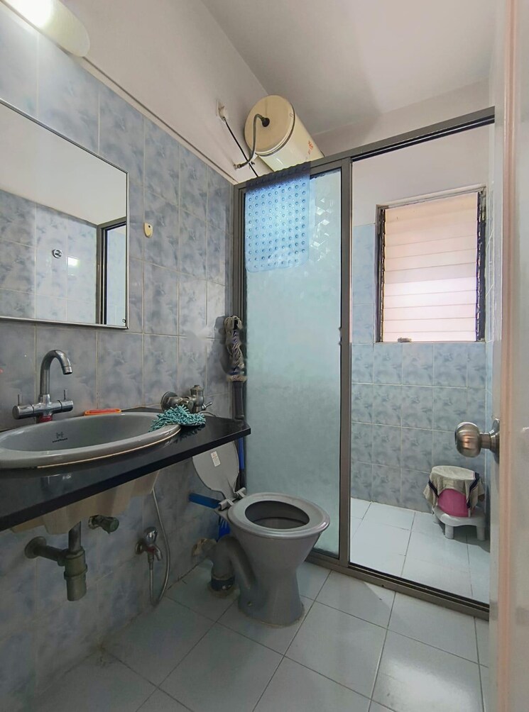 Attached Bathroom, landmark-garden 1 Bedroom 550 Sq.Ft. Apartment In Kalyani Nagar Pune 8018986