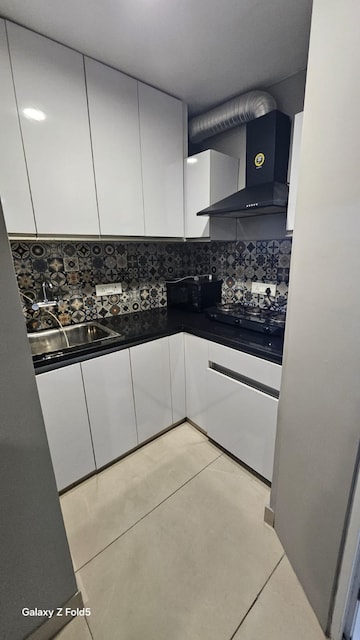Kitchen in 2.5 BHK Apartment at Unitech Harmony, Sector 50 – for Rent